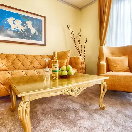 Konukevi айляк клуб