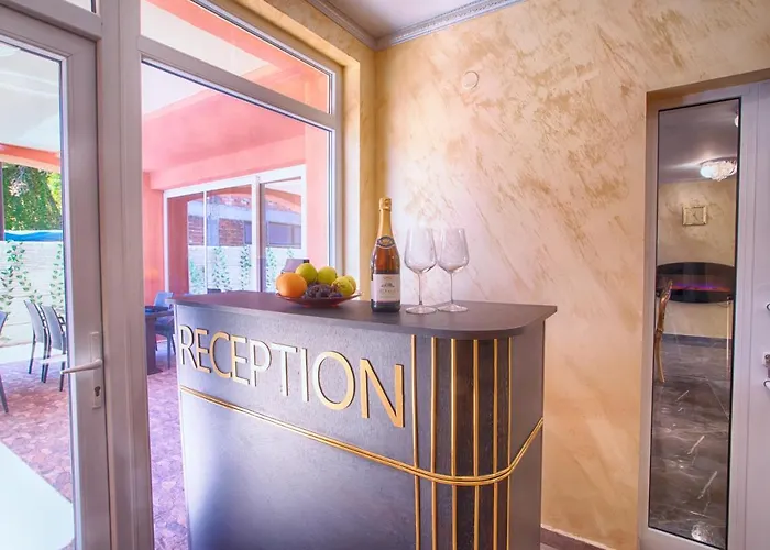 Къща за гости айляк клуб - бутиков хотел&спа с Elegant Ultra